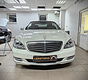 Mercedes-Benz S-Class W221